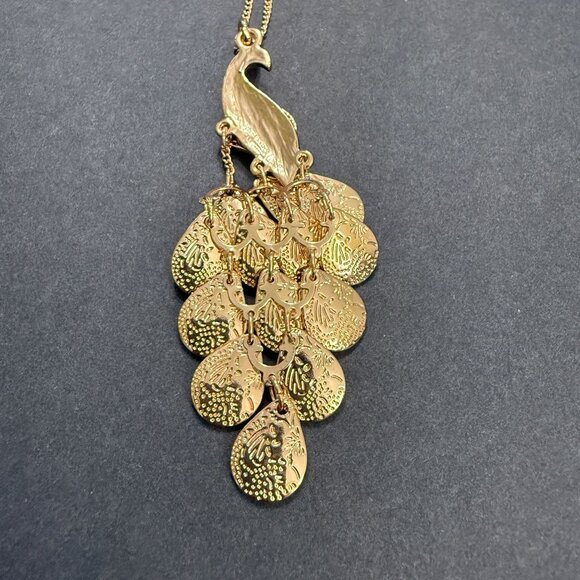 NWT Gold-Tone Peacock Pendant Necklace With Blue & White Accents On Delicate Cha - Picture 5 of 7
